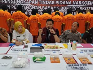 Ditresnarkoba Polda Kepri Bongkar Peredaran Liquid Vape Etomidate asal Malaysia di Batam
