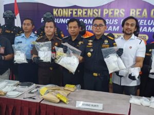 Bea Cukai Batam Gagalkan Penyelundupan 10,95 kg Sabu di Bandara dan Hotel, Sindikat Libatkan Pasangan dan Keluarga