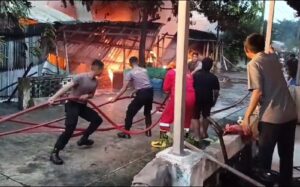 Asramah Polresta Barelang Batam Terbakar, Mobil Water Cannon Diterjunkan Padamkan Api