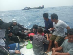 Bakamla RI Selamatkan 6 Orang Korban Kapal Tenggelam di Perairan Banten