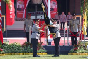 Polda Kepri Gelar Upacara Ferawell and Walcome Parade Kapolda