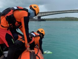 Alam Lompat di Jembatan 4 Barelang Tinggalkan Sepeda Motor, Tim SAR Gabungan Sisir Lokasi
