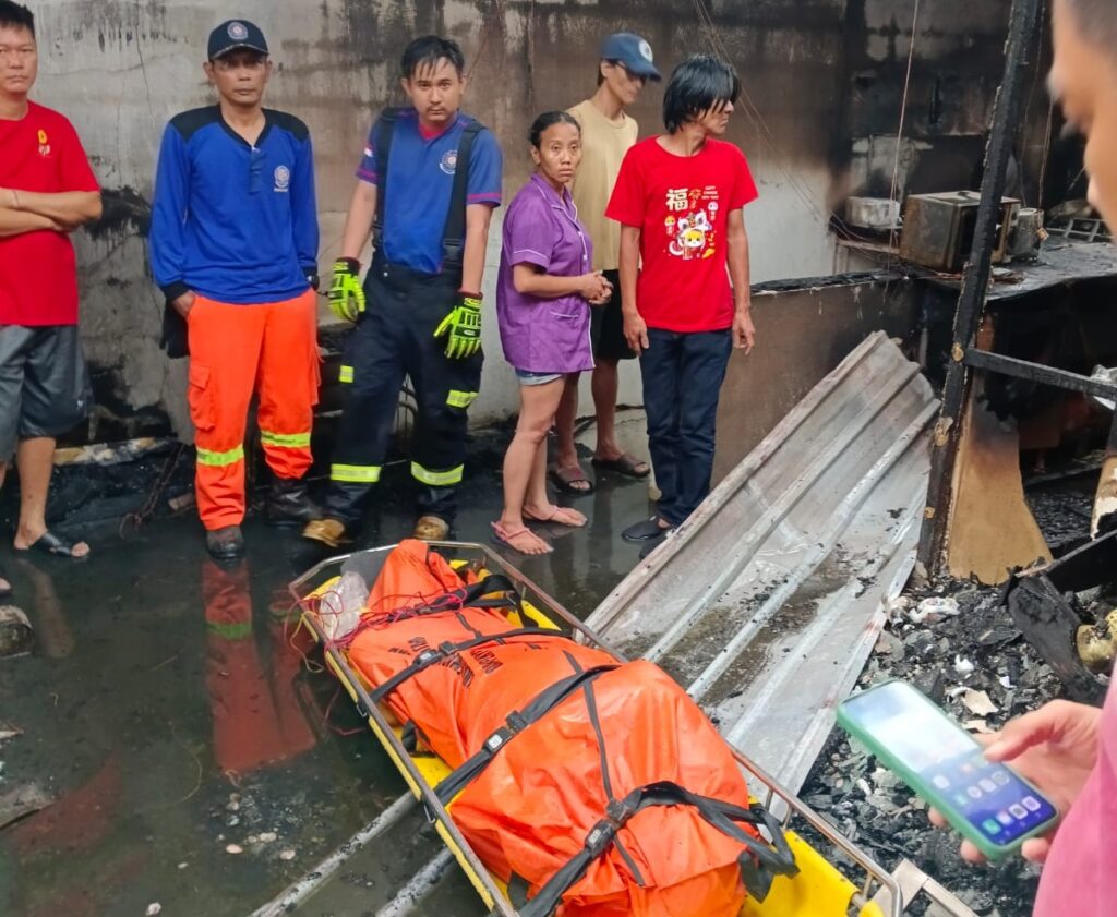 Satu Tewas Dalam Kebakaran Toko Furnitur di Batam