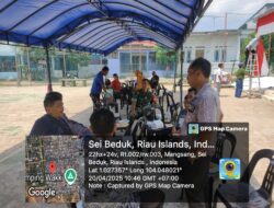 Babinsa 17 Mangsang Koramil 01/LB Laksanakan Komsos dan Bantu Gotong-royong Warga Binaan