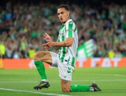 Dicampakan MU, Dua Gelandang Ini Akan Berebut Trofi Euro Conference League