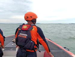 Basarnas Menyisir Perairan Berakit Cari Korban Terjatuh Dari Kapal