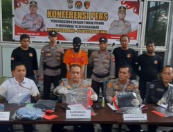 Rekonstruksi Pembunuhan Honorer, Korban Tewas Diadegan 29 Saat Lehernya Digorok Tersangka