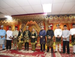 Pimpinan dan Anggota DPRD Hadiri Penabalan Walikota dan Wakil Walikota oleh LAMKR Batam