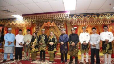 Pimpinan dan Anggota DPRD Hadiri Penabalan Walikota dan Wakil Walikota oleh LAMKR Batam