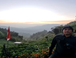 Si Kunir Dieng: Menyapa Golden Sunrise di Negeri Atas Awan