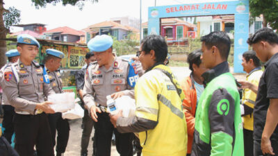 Propam Polda Kepri Gelar Jumat Berkah, Ratusan Ojol Dapat Bantuan Sosial