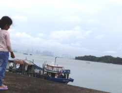 Kampung Halaman di Depan Singapura