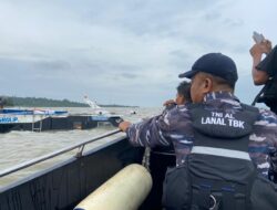 TNI AL Evakuasi Crew SB Srikandi Express yang Tenggelam di Perairan Karimun