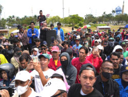 Air Tak Mengalir Berbulan-bulan, Ribuan Warga Tanjung Sengkuang Demo Pemko Batam