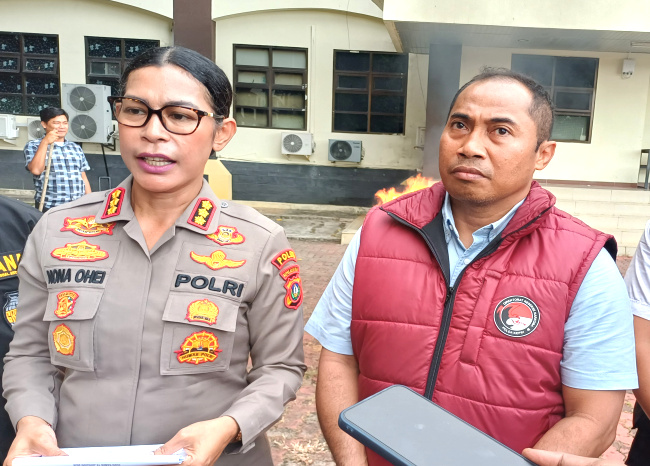 Kabid Humas Kombes Nona dan Dirnarkoba Polda Kepri Kombes Suyono saat ditemui di Batam.(GRTT/Nug)