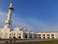 Ngabuburit Ikonik di Masjid Sultan Mahmud Riayat Syah Batam Bikin Betah