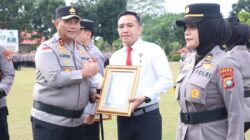 Kapolda Kepri Beri Penghargaan dan Apresiasi Personil di Hari Kesadaran Nasional