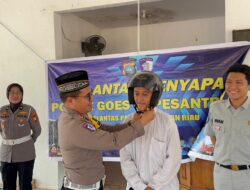 Police Goes To Pesantren, Santri Darul Falah Nongsa Dapat Helm & Edukasi Lalu Lintas