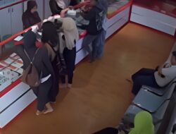 Viral Kasus Penyanderaan di Toko HP Medan, Seorang Wanita Diduga Nekat Bekap Lalu Todongkan Parang ke Pegawai