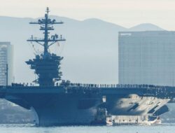 Dibujuk Negara Teluk, Trump Tunda Serang Iran