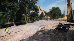 Pantau Langsung Proyek Jalan dan Drainase, Li Claudia Pastikan Pengerjaan Berjalan Optimal