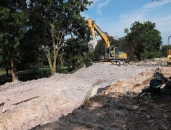 Pantau Langsung Proyek Jalan dan Drainase, Li Claudia Pastikan Pengerjaan Berjalan Optimal