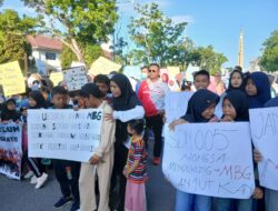 Ribuan Guru dan Pelajar Batam Demo Dukung Program MBG, Ada yang Mengaku Belum Sarapan dan Masih Ngantuk