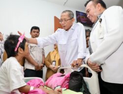 Wako Batam Jenguk Bocah Korban Penganiayaan Ibu Tiri, Pemko Jamin Pendidikan hingga Tuntas