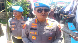 Aksi Kabid Propam Polda Kepri Bagi 500 Bendera Merah Putih di Kampung Tua Batam Bikin Haru Warga