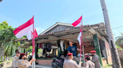 Jelang HUT ke 81 Kemerdekaan RI, Ditreskrimum Polda Kepri Datangi Warga Bagikan Bendera Merah Putih dan Bansos
