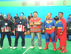 Belasan Perwira Bidpropam Polda Kepri Berubah Jadi Superhero di Lapangan Badminton