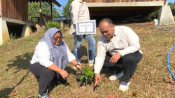 Pemkab Lampung Barat Gandeng Korwil IJTI Sumatera Tanam Bibit Alpukat dan Apel