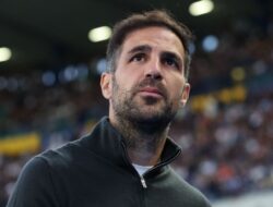 Cesc Fabregas Dinobatkan Sebagai Pelatih Terbaik Serie A 2025-2026