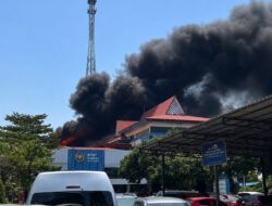 Panel Surya Diduga Picu Kebakaran di Kantor Bea Cukai Batam, Terdengar Dentuman Keras